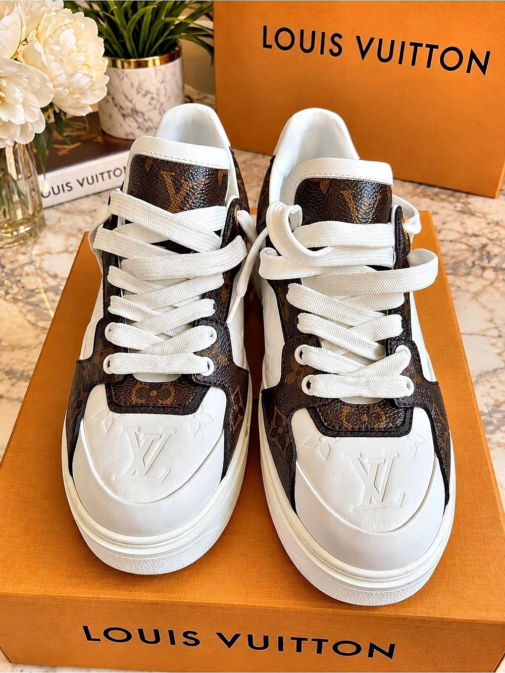 Louis Vuitton LV Trainer White Brown Monogram Sneakers Size 39 w/ Box